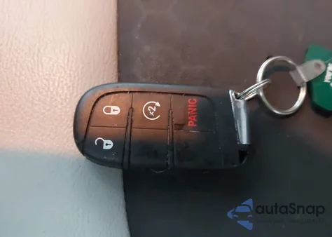 2018 Jeep Compass Latitude 4X4 z USA, uszkodzony, nr VIN 3C4NJDBB7JT112064